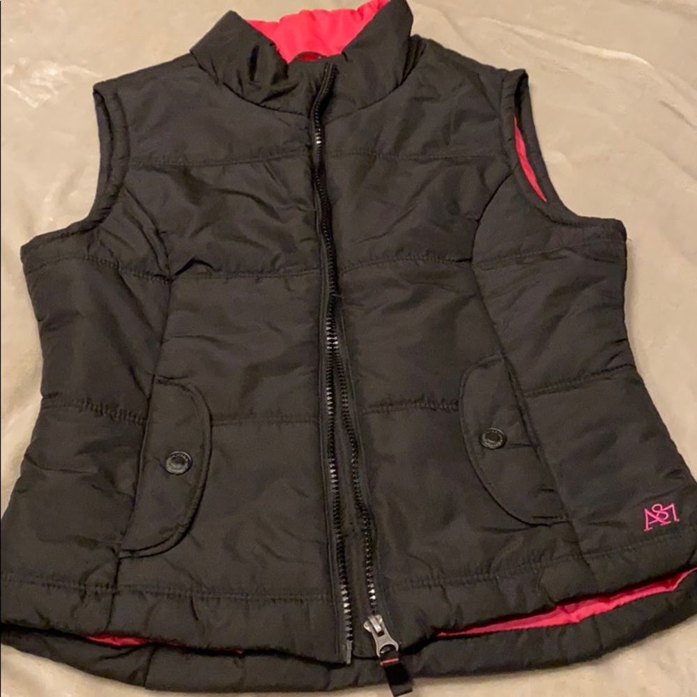 Aeropostale black thin puffer vest